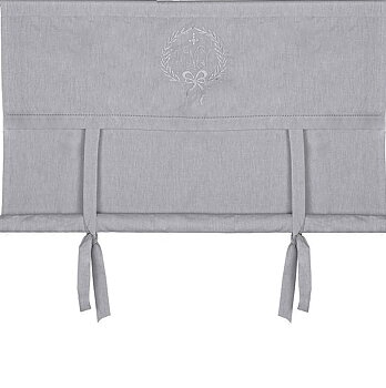 Linnefärgad hissgardin broderad lagerkrans monogram shabby chic lantlig stil
