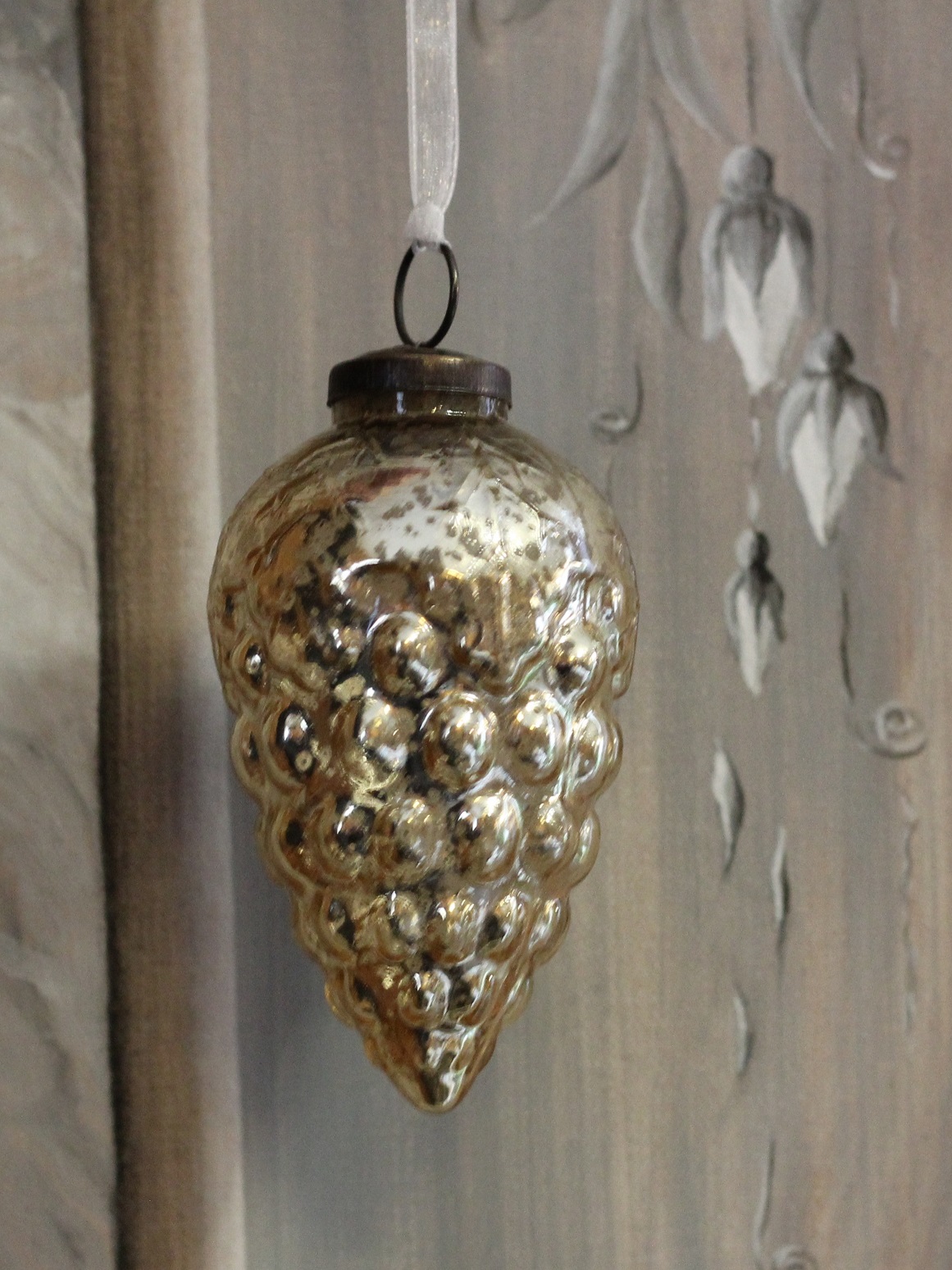 Kotte i fattigmansguld patinerad shabby chic lantlig stil