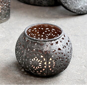Ljuslykta spets ornament Mörk Antik Zink shabby chic lantlig stil Gårdsromantik