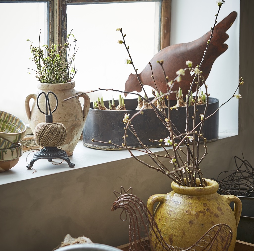 Höna rostig färg stor trädgård lantlig stil shabby chic Gårdsromantik