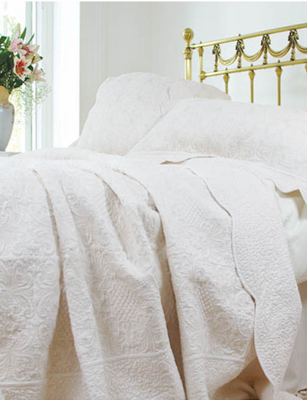Överkast / kuddfodral Vintage Ivory vågad kant vackert quilt mönster fransk lantstil shabby chic lantlig stil
