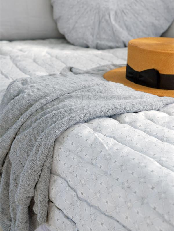 Överkast quilt pläd ljus grå Jeanne darc Living enkelsäng shabby chic lantlig stil