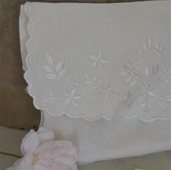 Broderad vit påse bag Jeanne dArc Living  shabby chic lantlig stil fransk lantstil - 2