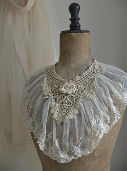 Romantisk krage spets vintage choice 2 sorter Jeanne darc Living shabby chic lantlig stil