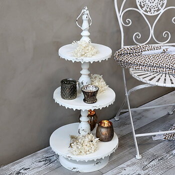 Stort kakfat i tre våningar våningsfat smide shabby chic lantlig stil Gårdsromantik