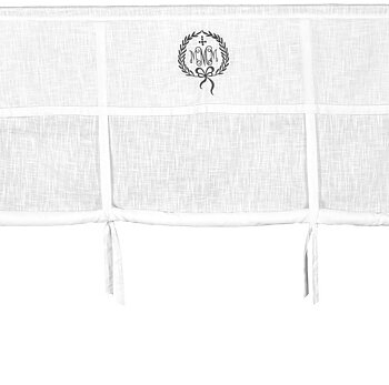 Hissgardin grå lagerkrans monogram hålsöm shabby chic lantlig stil