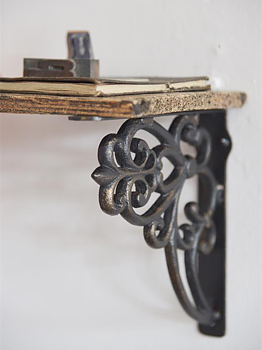 Konsoll hyllbärare hörnornament järn shabby chis lantlig stil