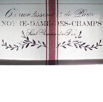 Hissgardin Notre dame röd rand shabby chic lantig stil Gårdsromantik