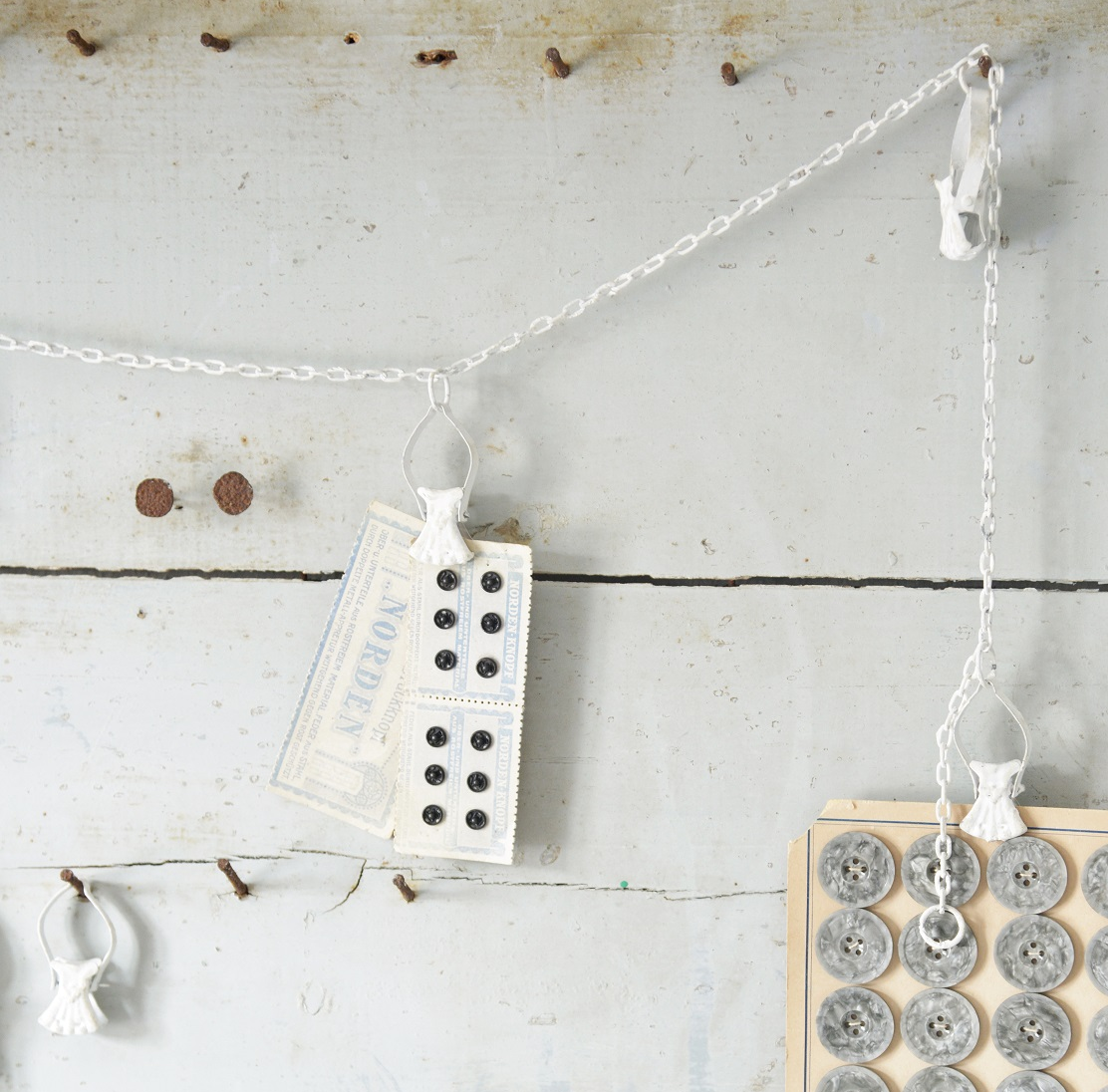 Kedja vit med klämmor Jeanne darc Living  shabby chic lantlig stil