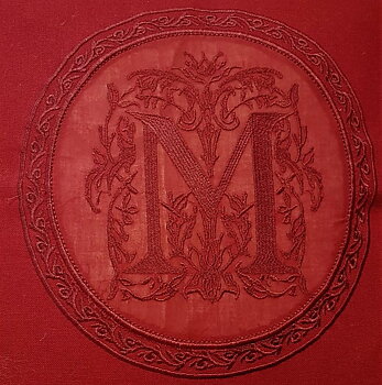 Kappa gardinkappa röd med rött Monogram broderi shabby chic lantlig stil