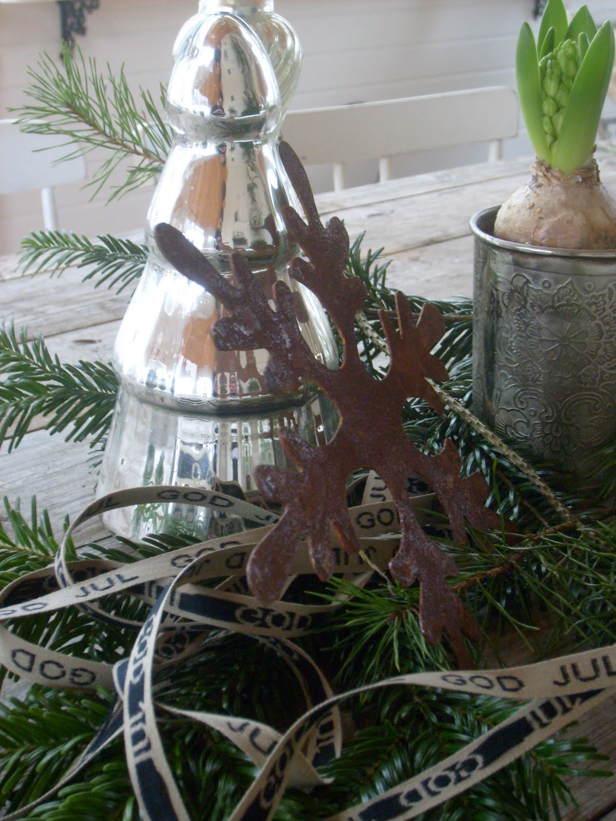Stor julgran i Fattigmanssilver lantlig stil