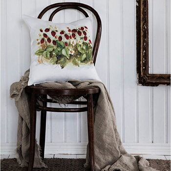 Kuddfodral Smultron lantlig stil shabby chic Gårdsromantik