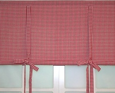 Rödrutig hissgardin med knytband 160 cm bred  shabby chic lantlig stil