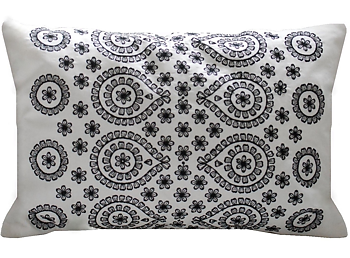Kuddfodral svart orientaliskt broderi T K Bloomingville