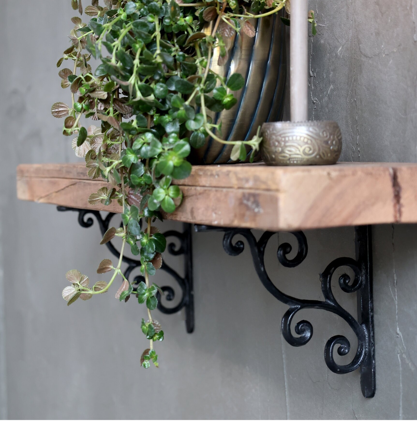 Antiksvart svart konsoll hyllbärare gjutjärn snirklig shabby chic lantlig stil Gårdsromantik