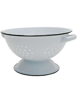 Durkslag i emalj shabby chih clantlig stil