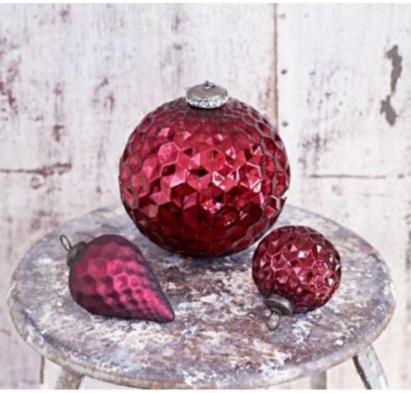 Stor djupröd glaskula shabby chic lantlig stil fransk lantstil Gårdsromantik