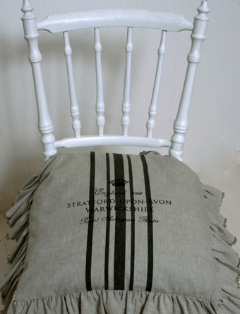 Stolkjol Royal Shakespear  Linfärgad shabby chic lantlig stil