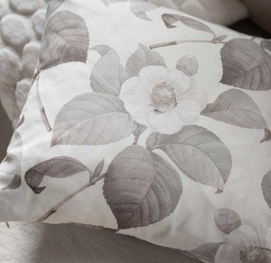 Kuddfodral Flower vit shabby chic lantlig stil Gårdsromantik