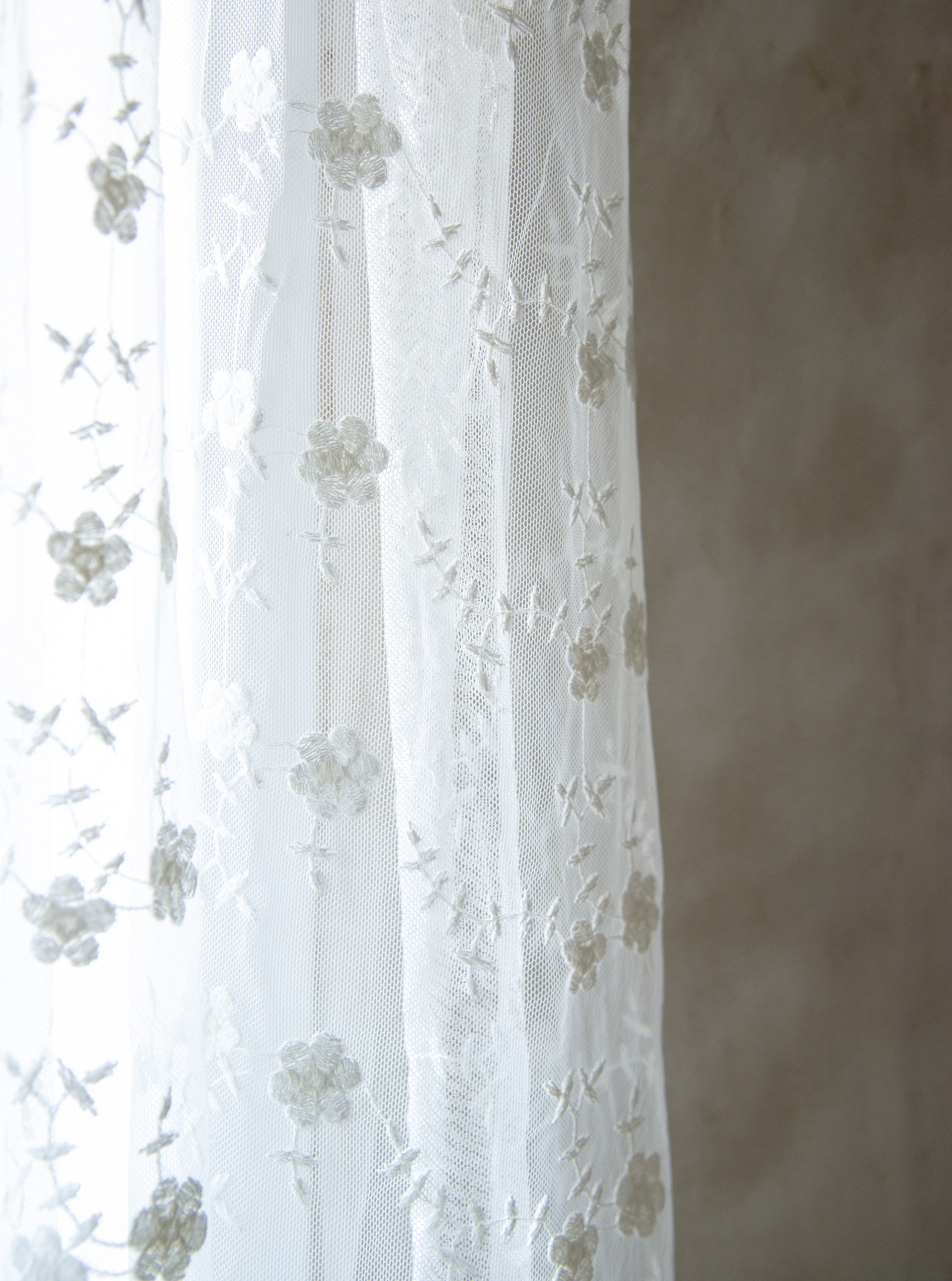 Skir vit tyll 4 meter broderade blommor Jeanne d'Arc Living Shabby chic lantlig stil - 4