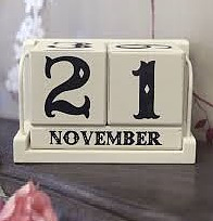 Kalender med klossar trä shabby chic lantlig stil