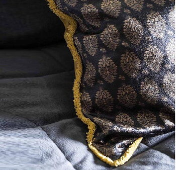 Kuddfodral  Royal  sammet frans i klassisk shabby chic lantlig stil Gårdsromantik