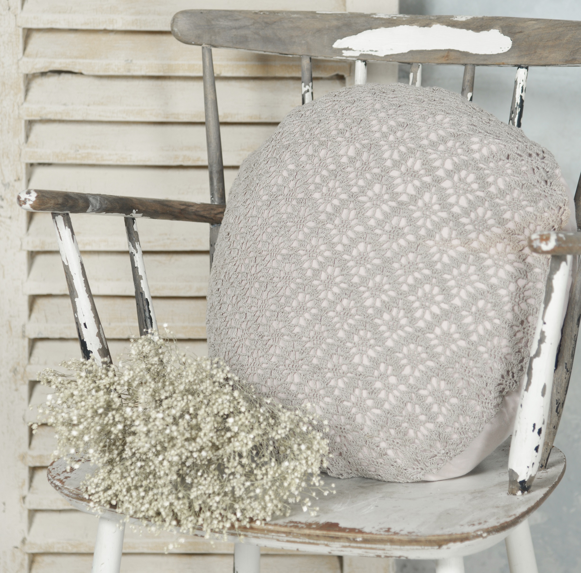 Handvirkat runt kuddfodral Spindel Jeanne d´Arc Living romantiskt shabby chic lantlig stil