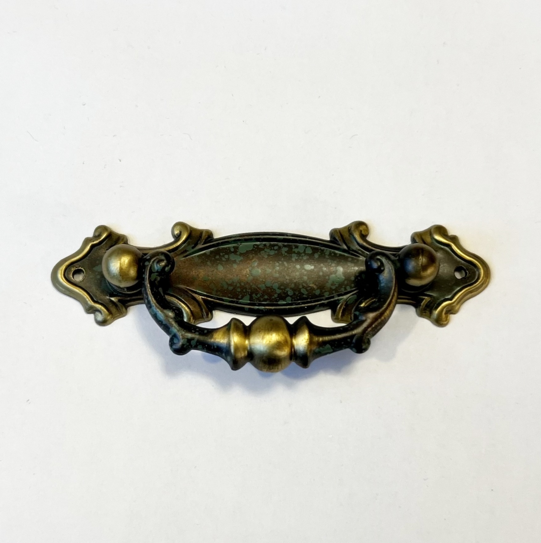 Handtag gammeldags "antik ärgad" mässingfärg snirkligt shabby chic lantlig stil