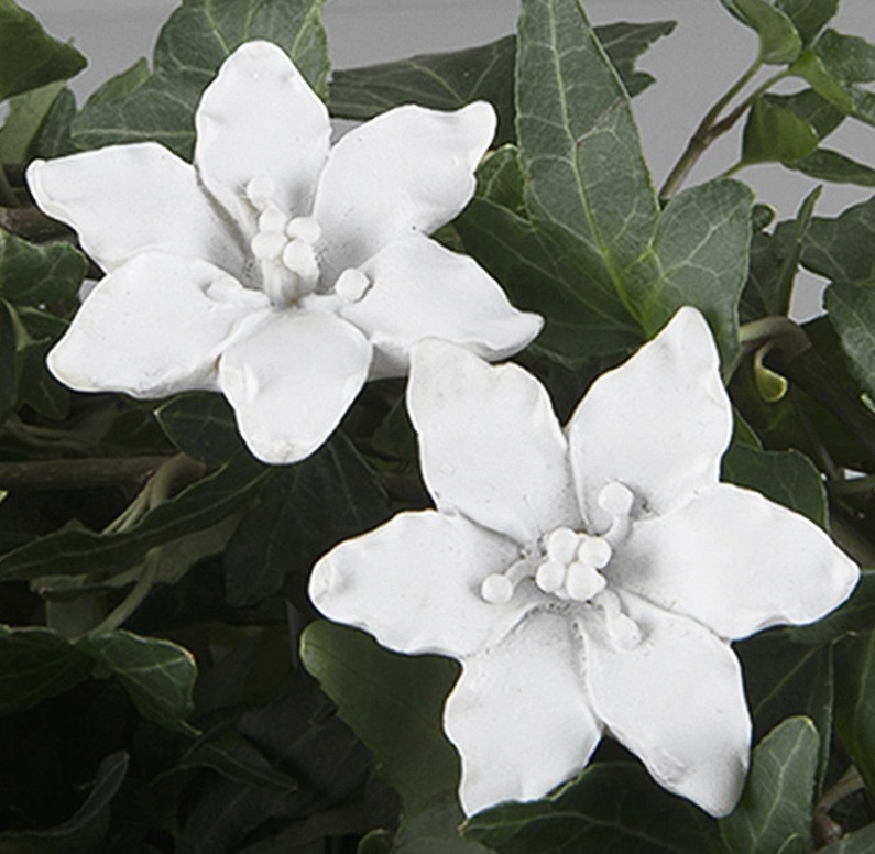 Vit lilja blomma på pinne stick shabby chic lantlig stil