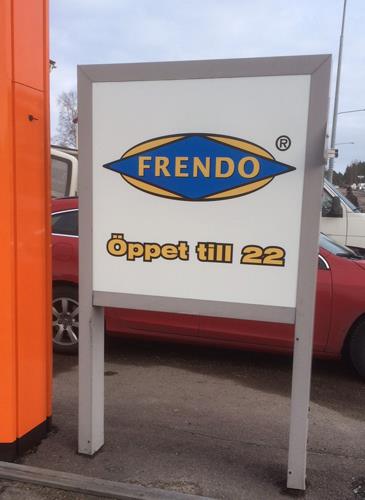 Skylt Frendo