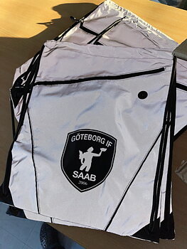 Saker vi gjort - Tryck på reflexbagar och mössor. SAAB
