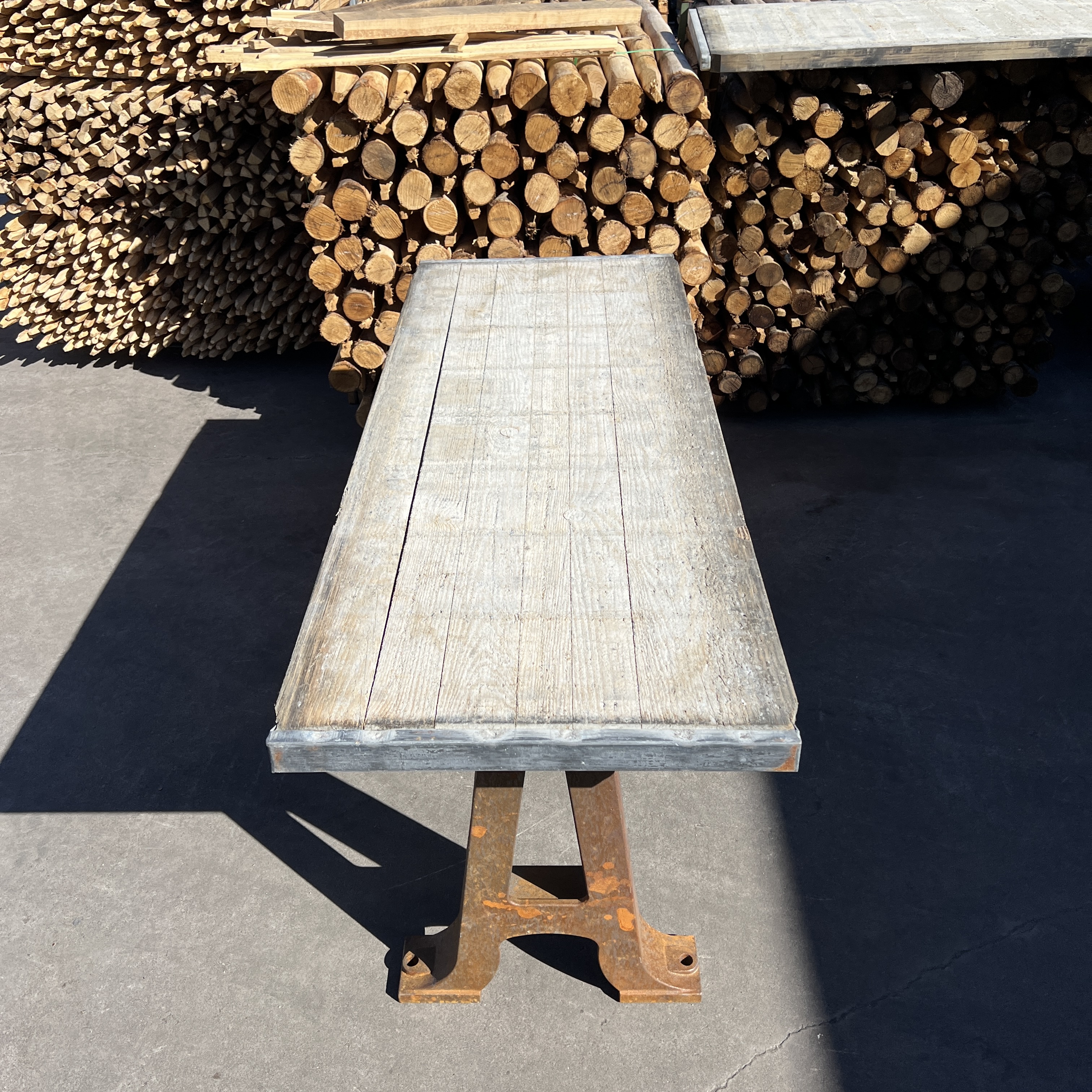 Vintage Planteringsbord 175 x 65 cm – Gjutjärnsben & Träskiva från stenfabrik  - 5