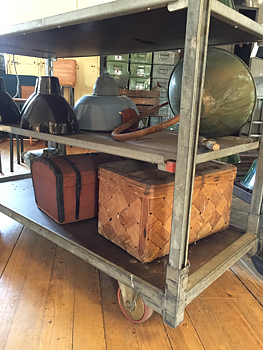 Industrial Auktion trolley