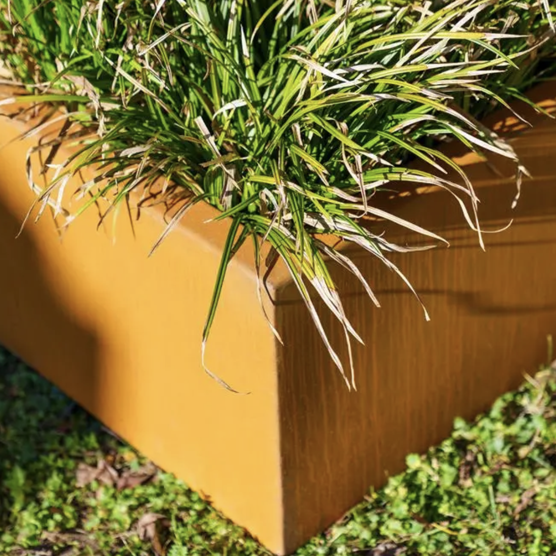 Planter - TRIANGLE 4