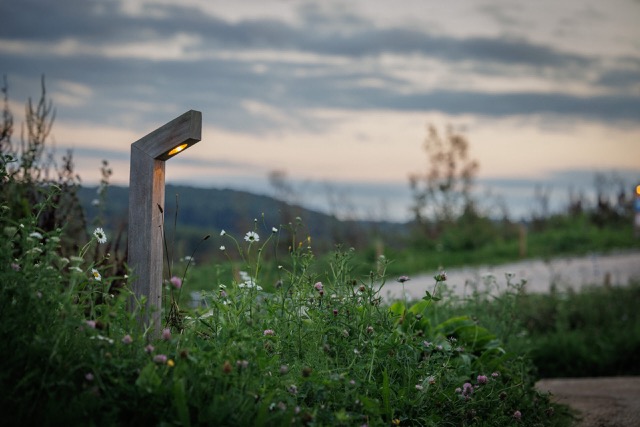 Gångbelysning PUNTO Timberlab - tillverkad i massiv Accoya