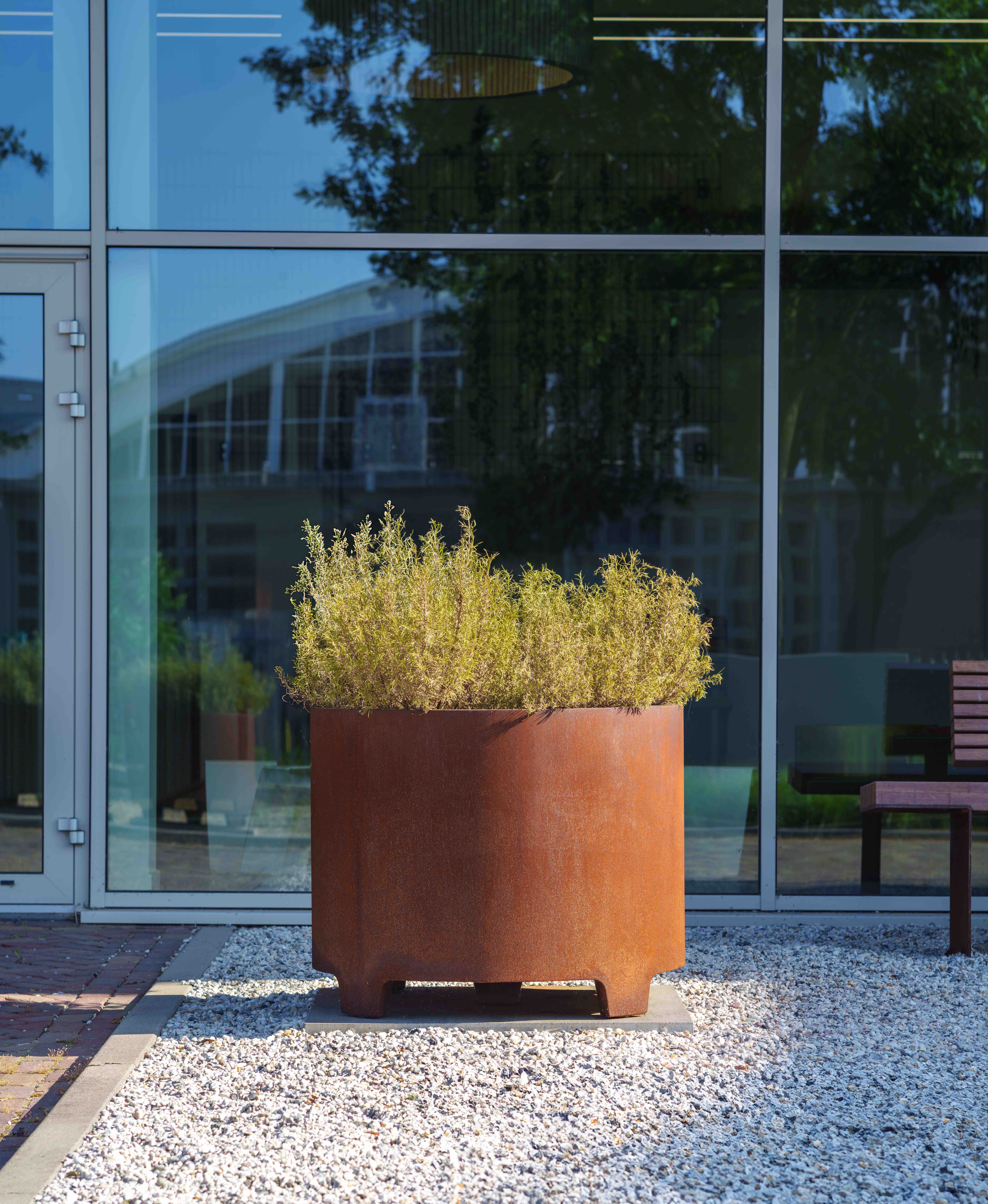 Planter  -  CIRCUM with legs