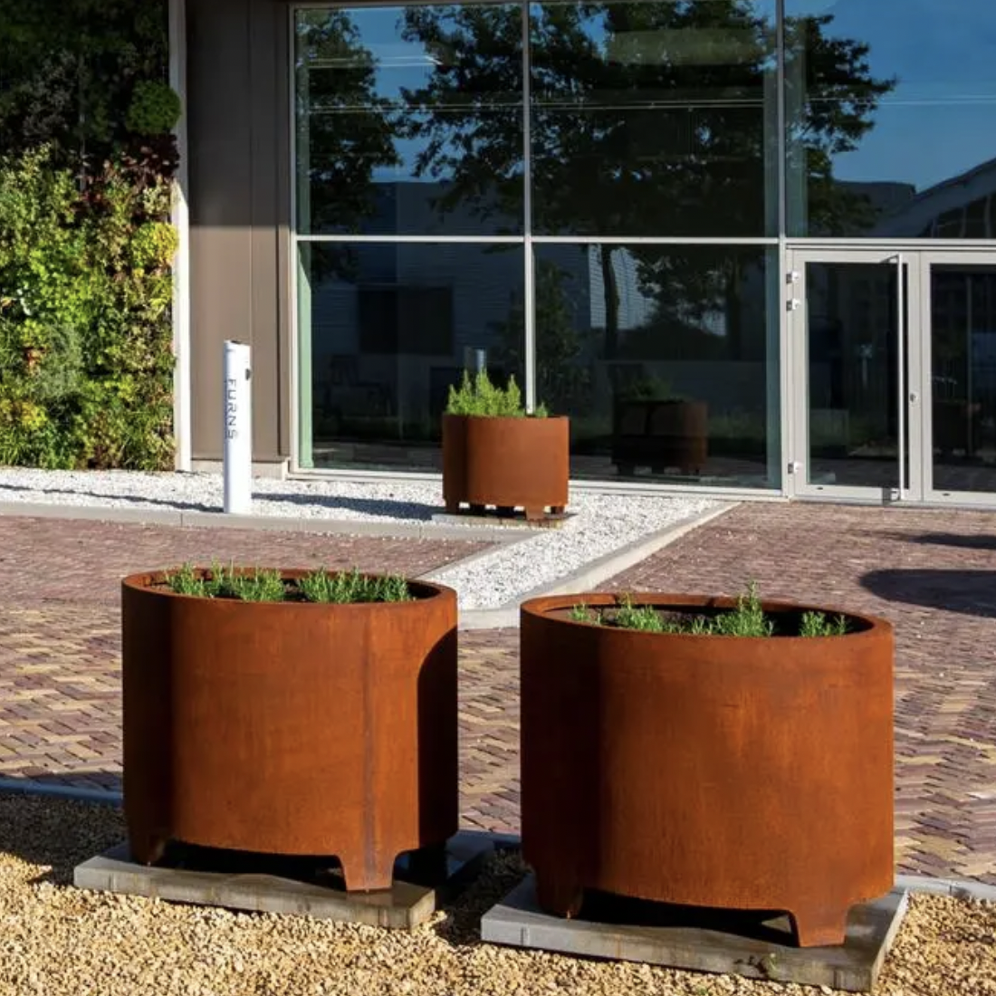 Planter  -  CIRCUM with legs