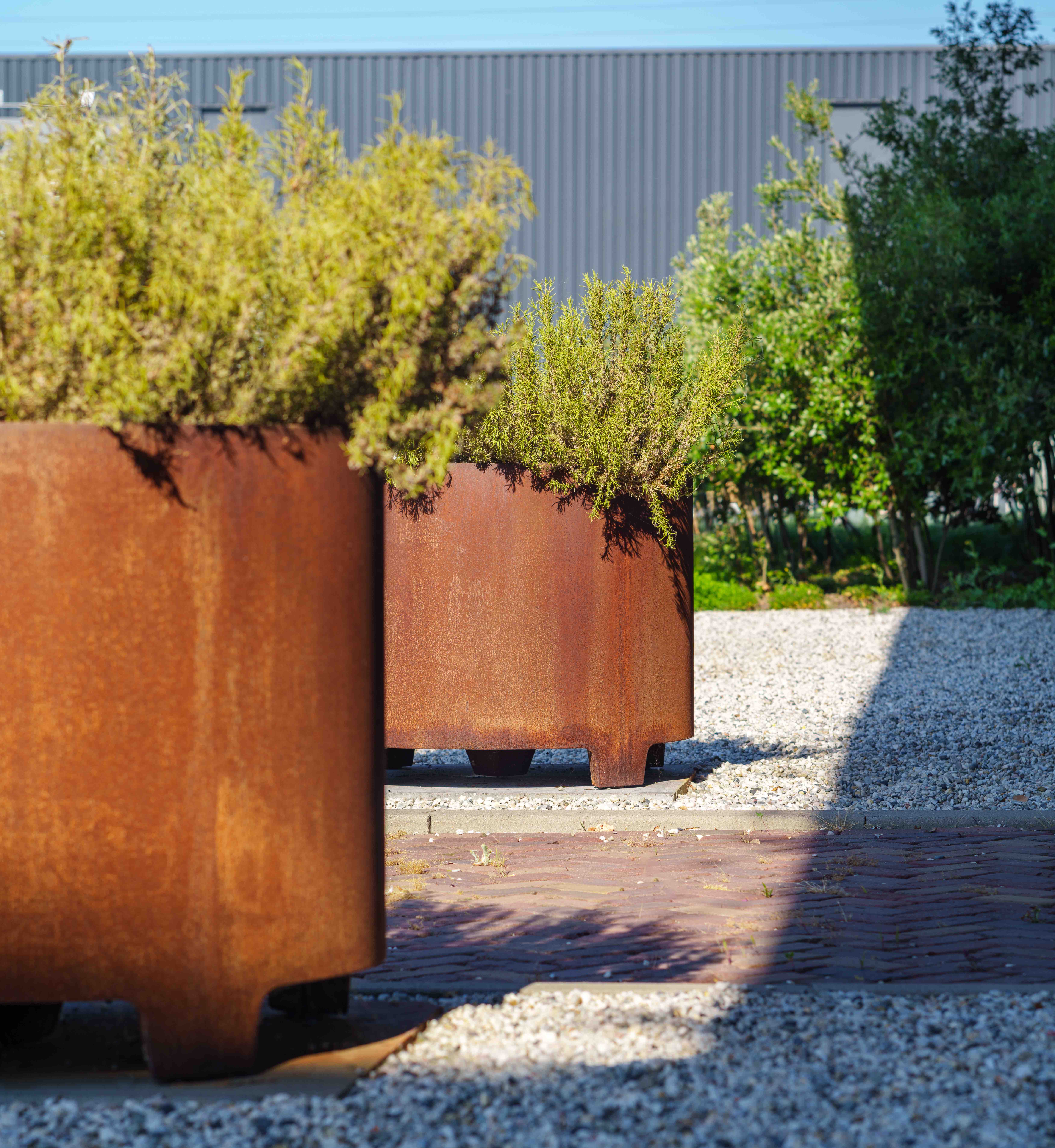 Planter  -  CIRCUM with legs