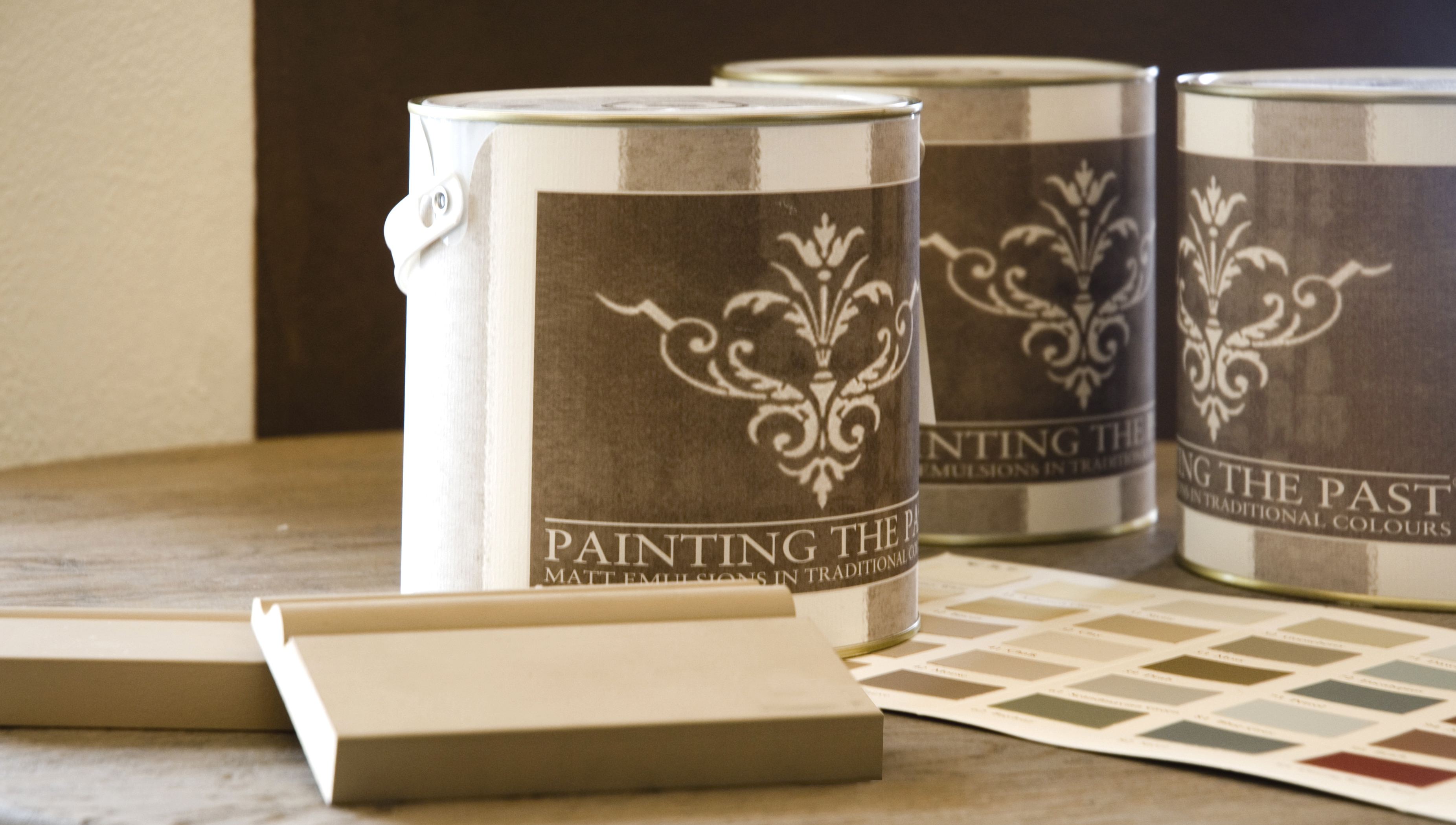 PAINTING THE PAST BURK MED 2,5 LITER VÄGGFÄRG
