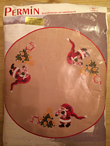 Julgransmatta-"tomtar med gran och paket"