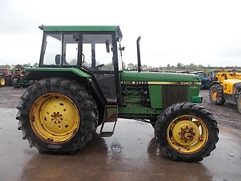 John Deere 3140