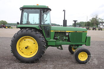 John Deere 4040