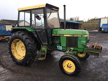 John Deere 2140