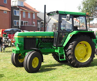 John Deere 3040