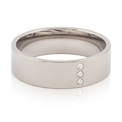 Titan ring med swarovski kristaller Triple crystal blomdahl medical