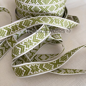 Folk art ribbon  15 mm Lime green on  unbleached white