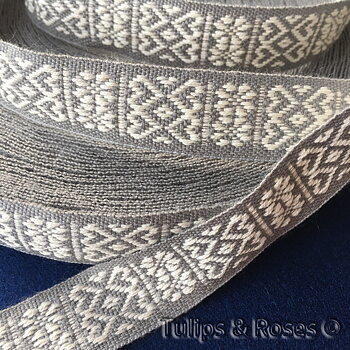 Folk art ribbon 20 mm hearts and flowers unbleached white on grey  1241-20 -27