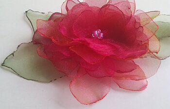Blommor av organza rosa och grön