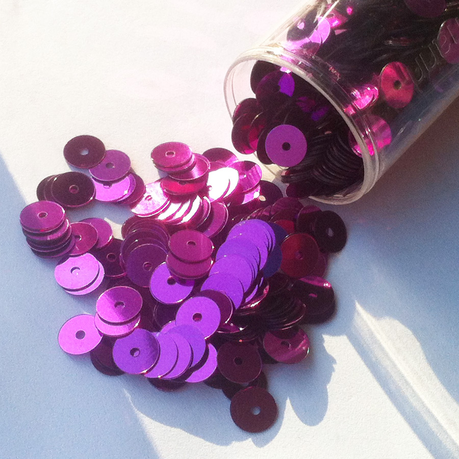 Paljetter cerise 6 mm med hål 5745