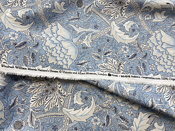 Tyg Natures Dream Tom Tit William Morris & Co, metervara från Visage Textiles